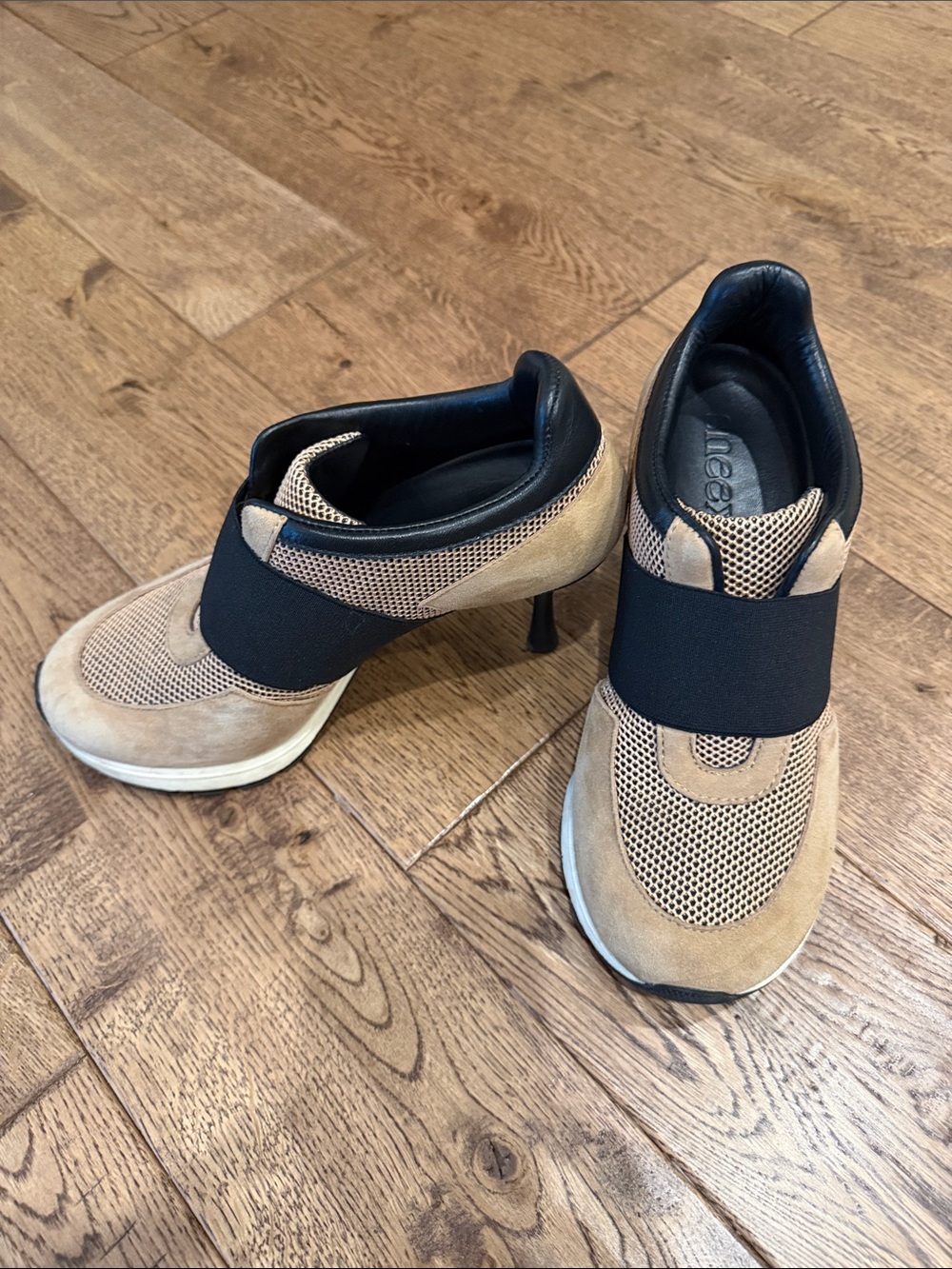 SNEEX Icon Women's Size 7 Camel & Black